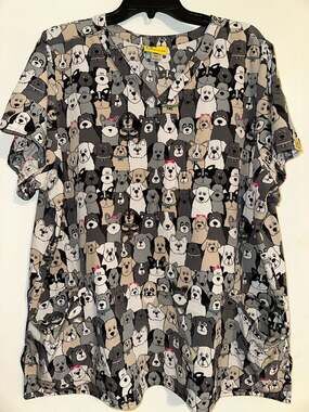 WonderWink Picture Pawfect 2-Pocket V-Neck Dog Print Scrub Top